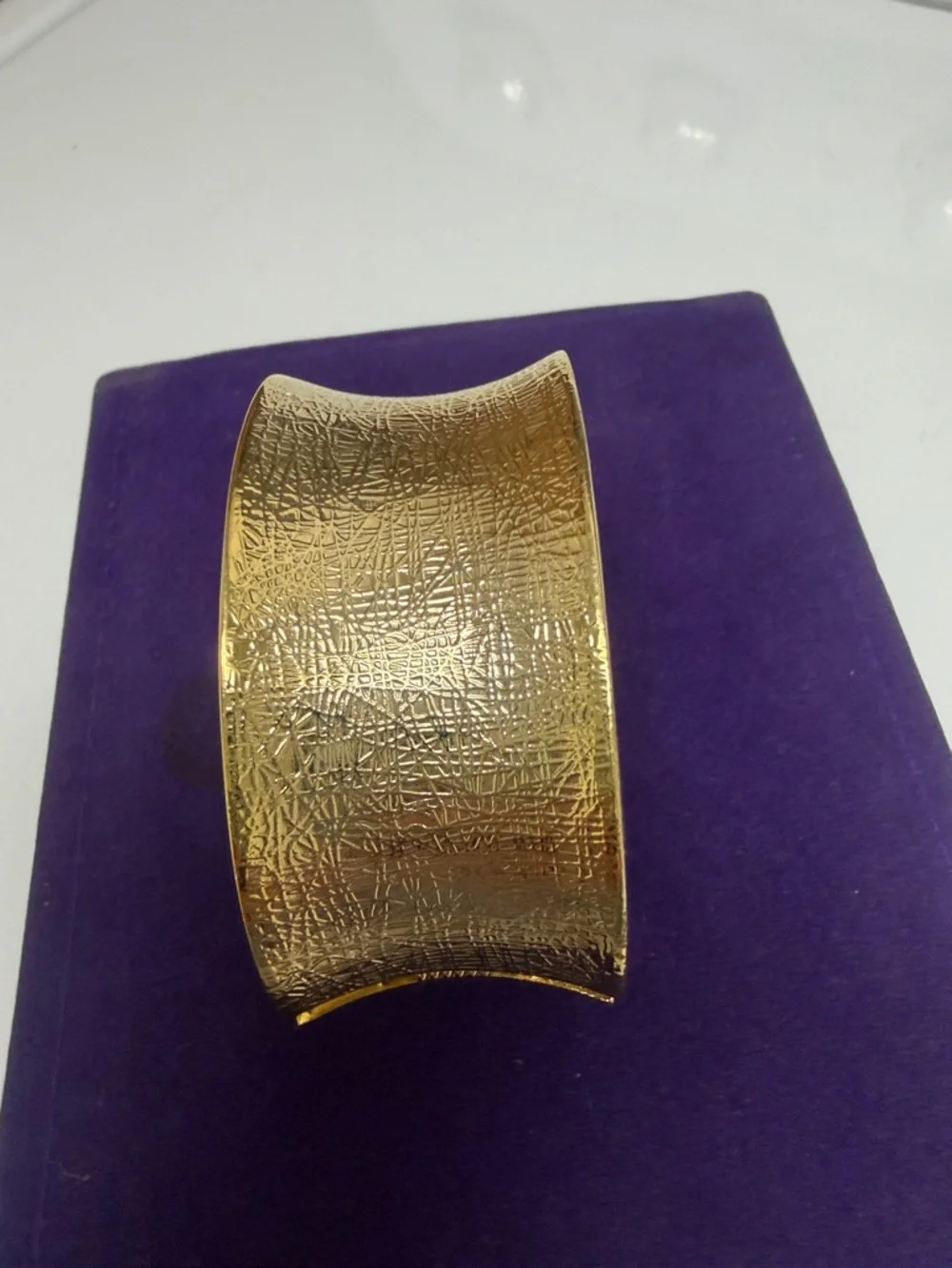 Textured Gold tone Cuff Bracelet - Women fashion costume Jewelry